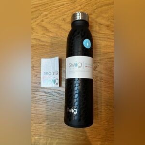 Swig Black Insulated Drink Bottle